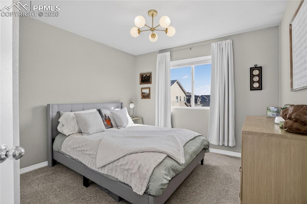 Image 21 of 25: Bedroom