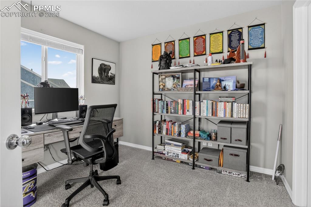 Image 22 of 25: Bedroom