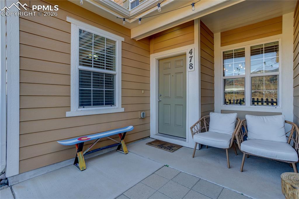 Image 5 of 25: Entry