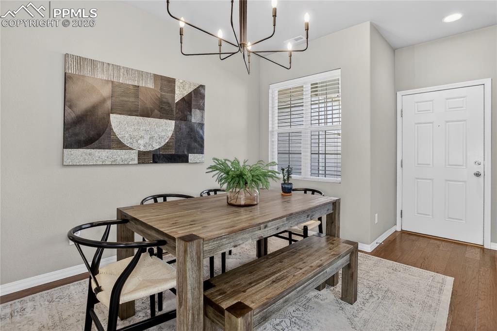 Image 6 of 25: Dining Area