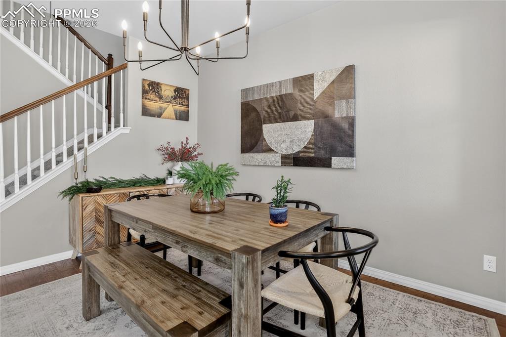 Image 9 of 25: Dining Area