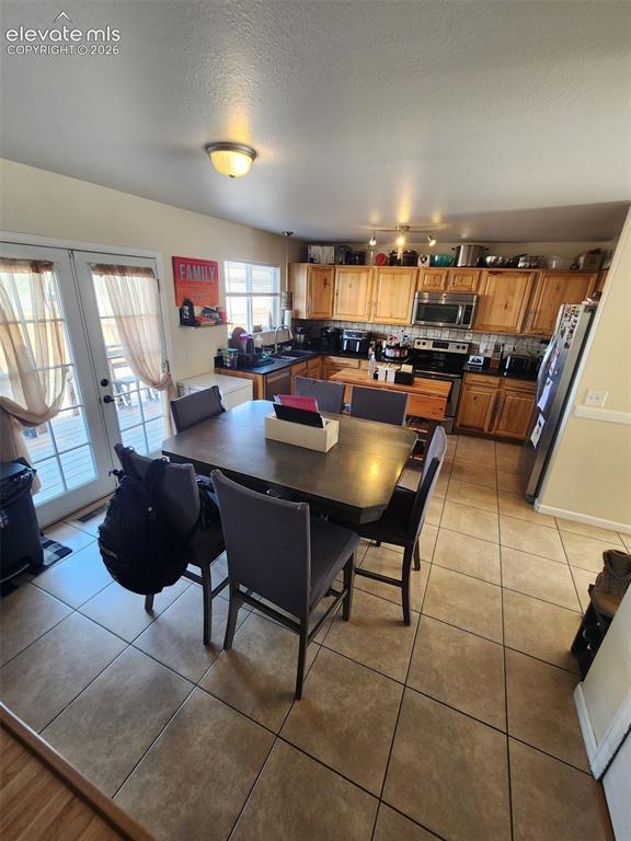 Image 10 of 26: Dining Area
