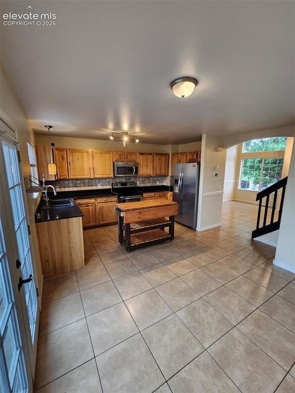 Image 11 of 26: Kitchen