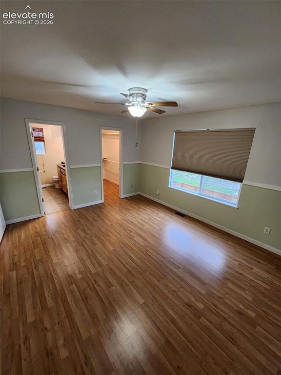 Image 14 of 26: Bedroom