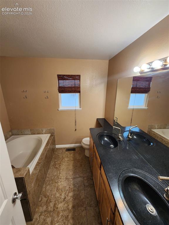 Image 17 of 26: Bathroom
