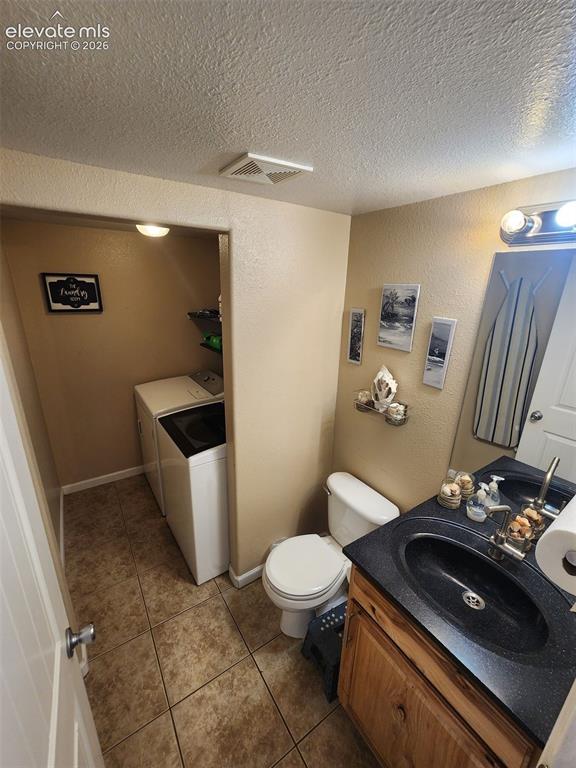 Image 20 of 26: Bathroom