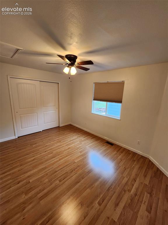 Image 21 of 26: Bedroom