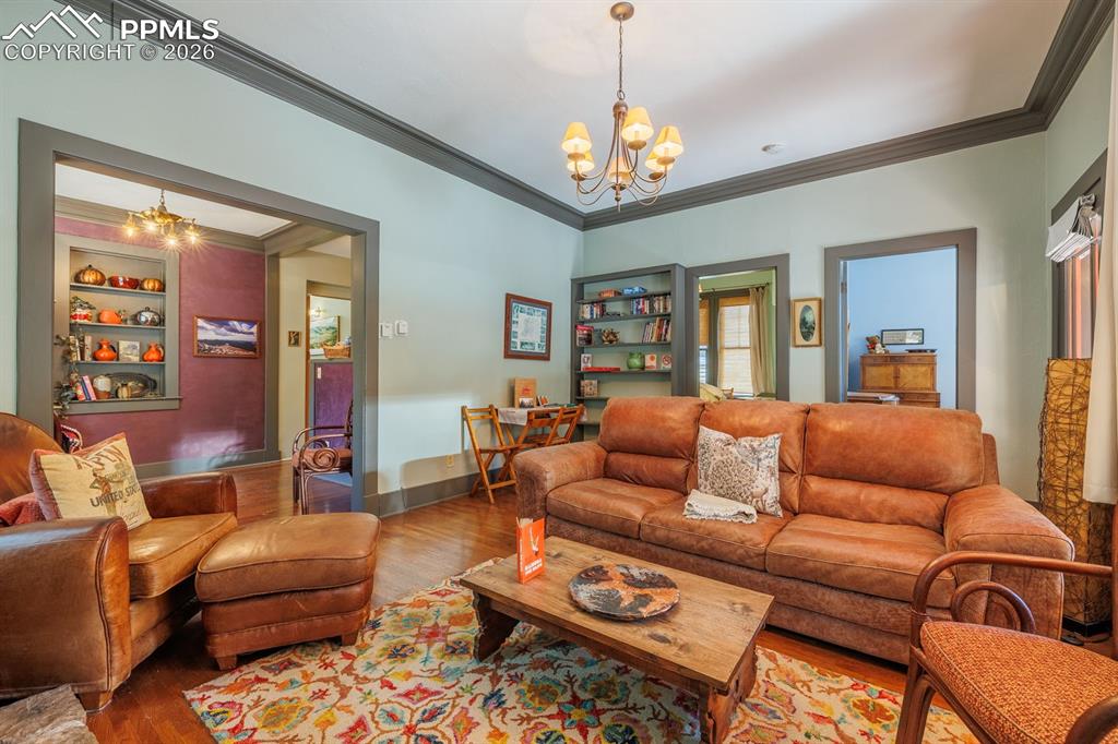 Image 11 of 31: Living Room