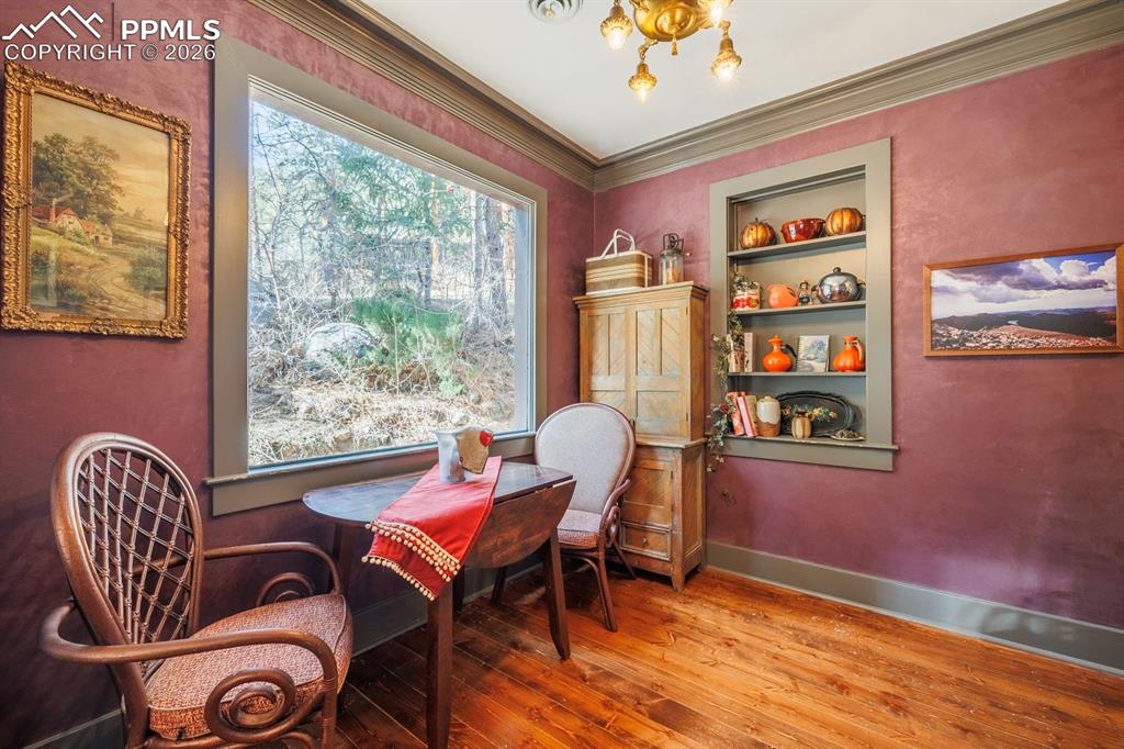 Image 18 of 31: Sitting Room