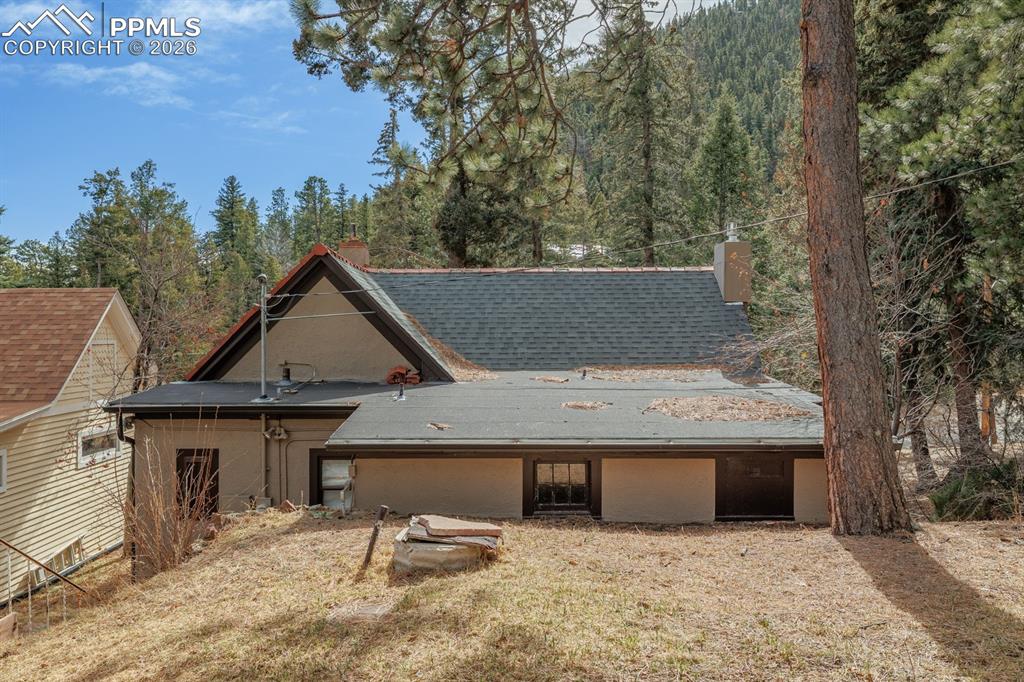 Image 27 of 31: Front of Structure