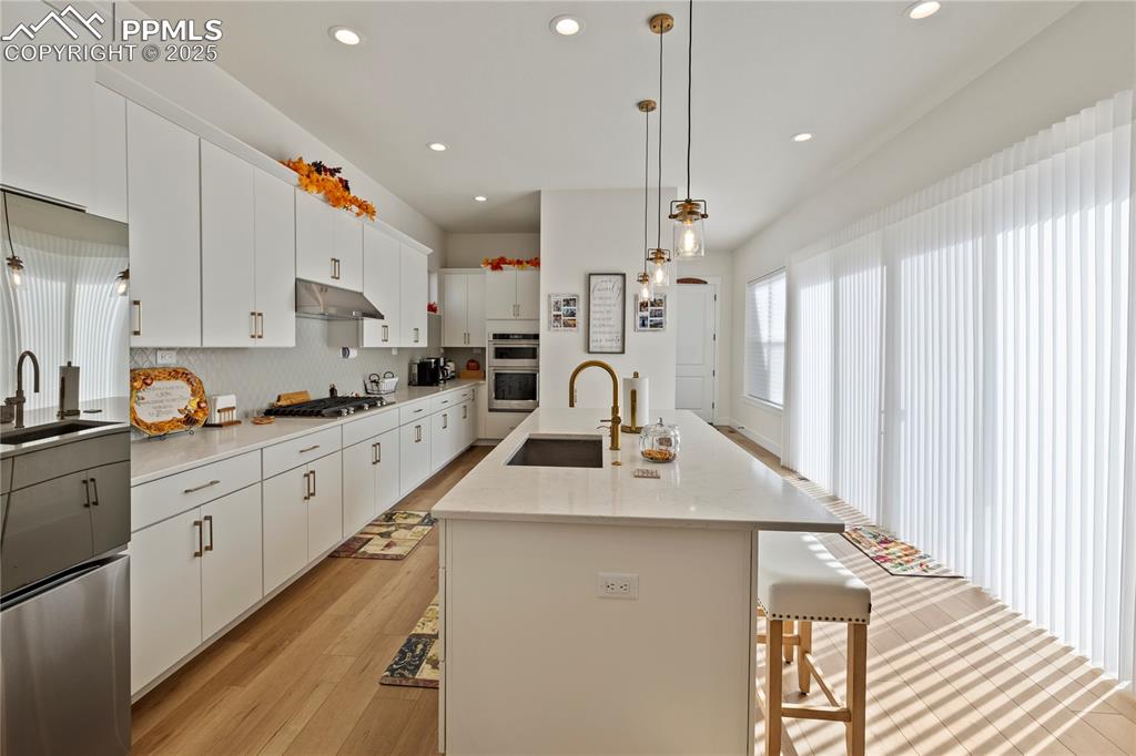 Image 12 of 50: Kitchen