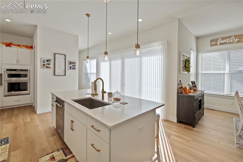 Image 13 of 50: Kitchen