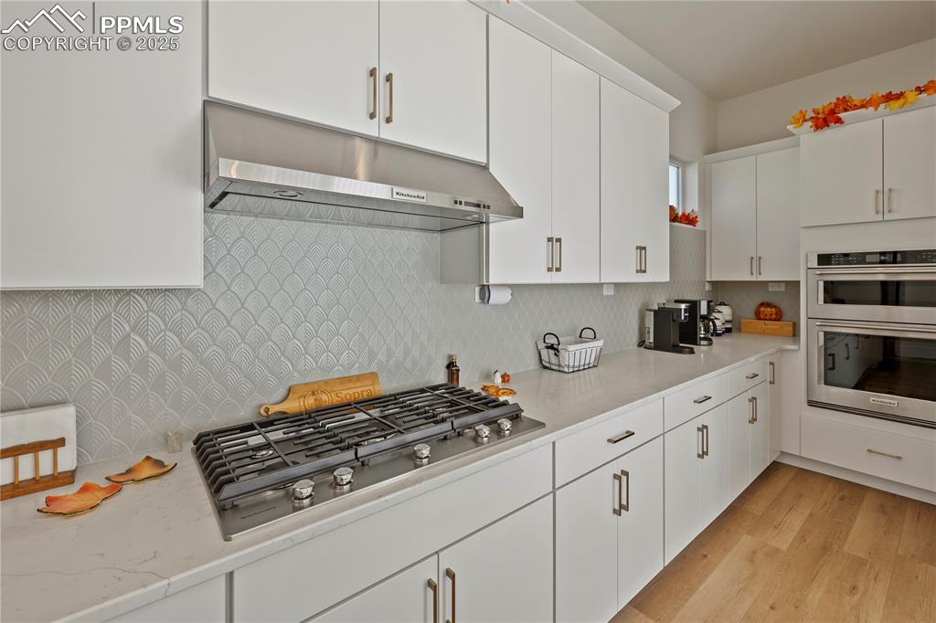 Image 17 of 50: Kitchen