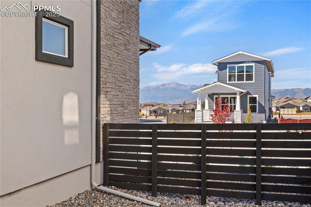 Image 39 of 50: Fence