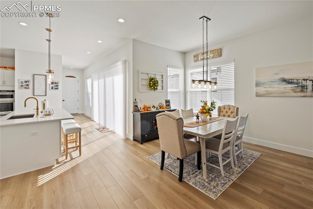 Image 7 of 50: Dining Area