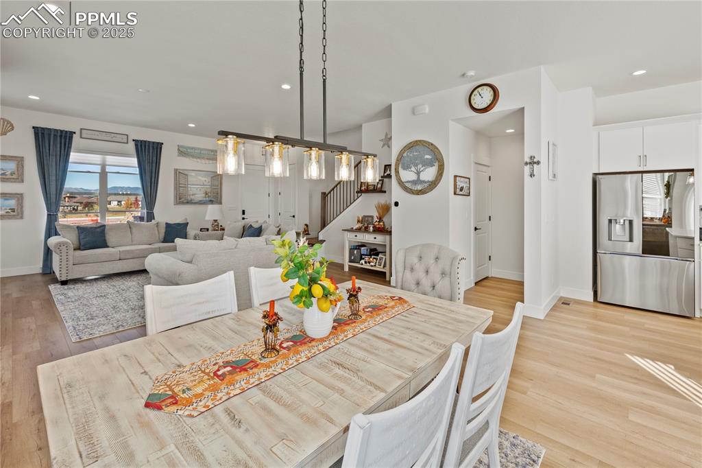 Image 9 of 50: Dining Area