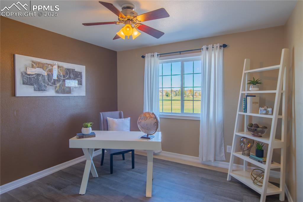 Image 26 of 44: Office