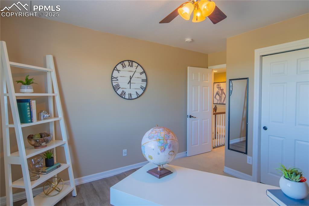 Image 27 of 44: Office