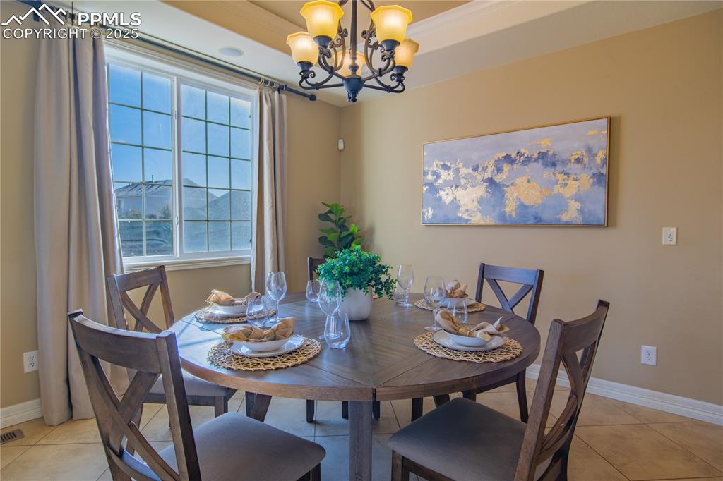 Image 6 of 44: Dining Area