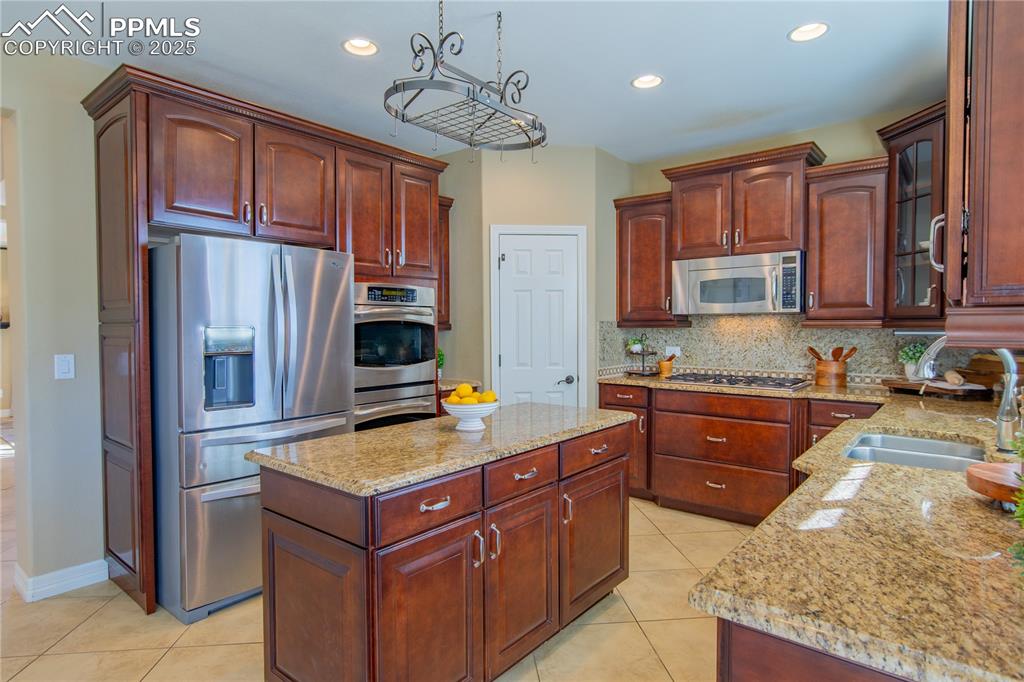 Image 9 of 44: Kitchen