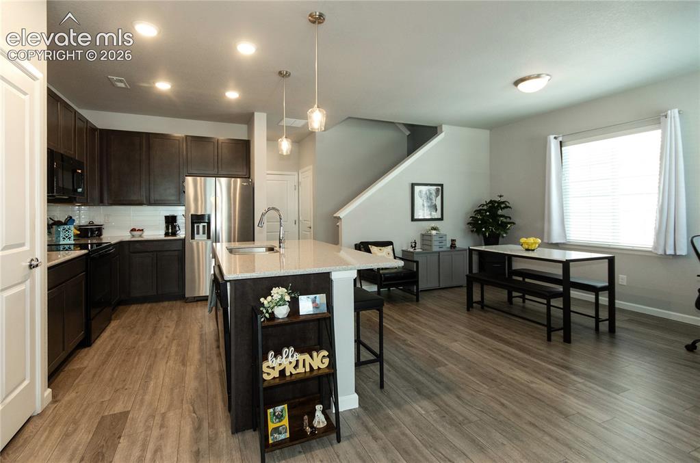 Image 10 of 31: Kitchen