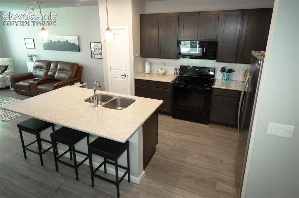 Image 12 of 31: Kitchen