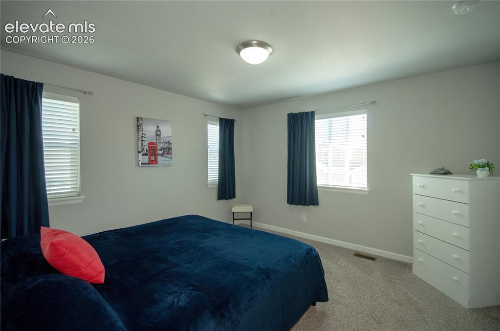 Image 14 of 31: Bedroom