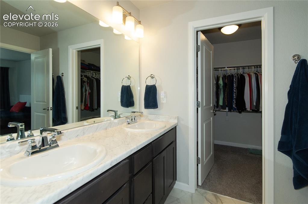 Image 16 of 31: Bathroom