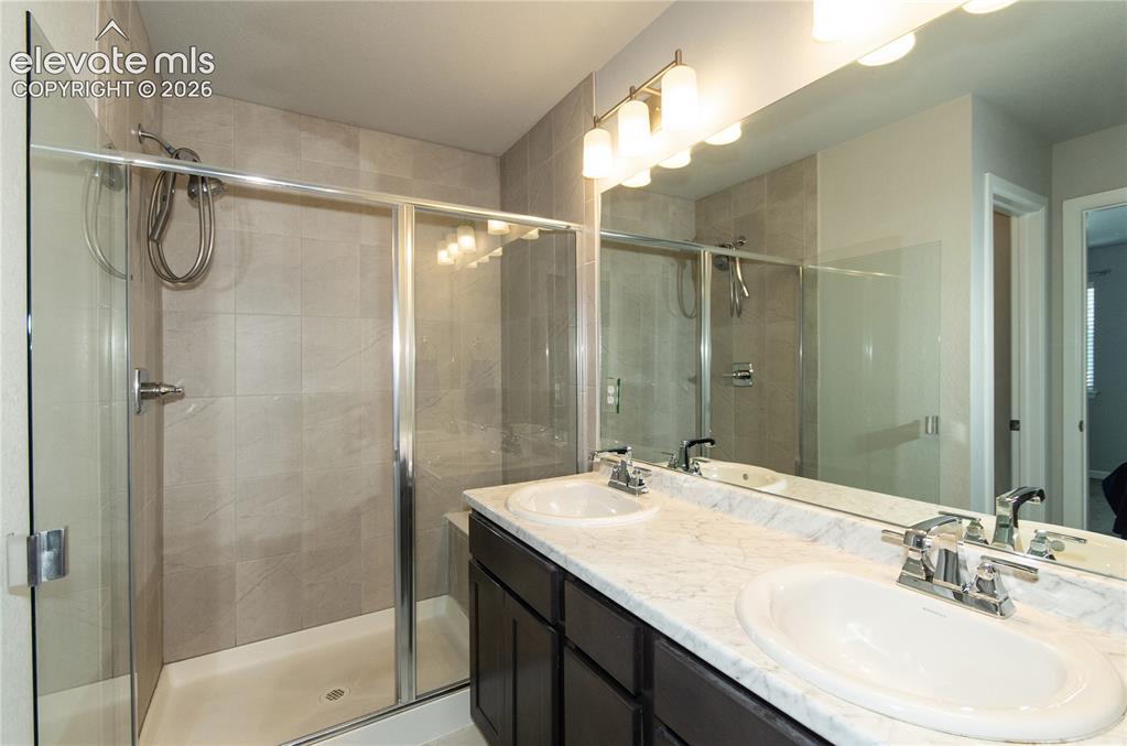 Image 17 of 31: Bathroom