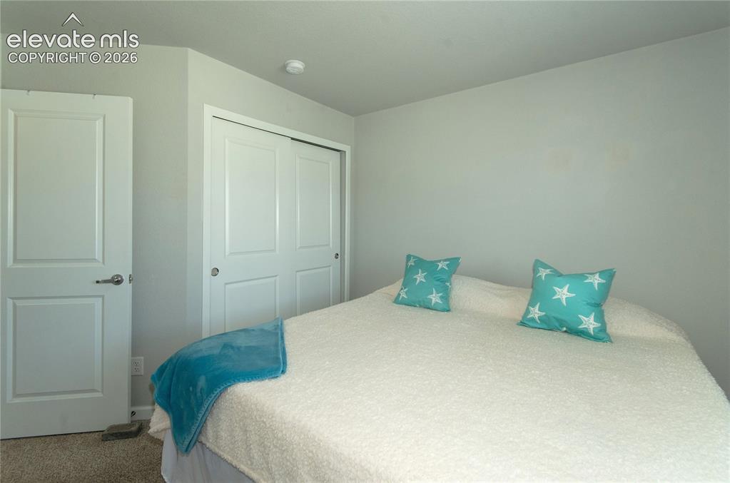 Image 19 of 31: Bedroom