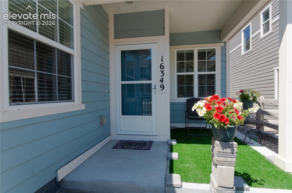 Image 4 of 31: Entry