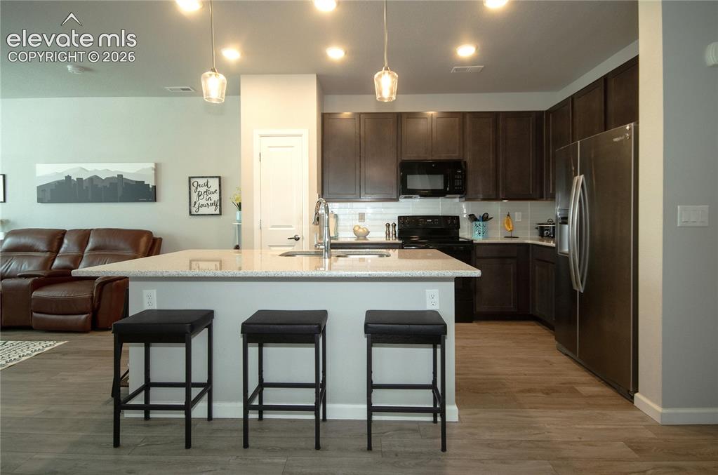 Image 9 of 31: Kitchen