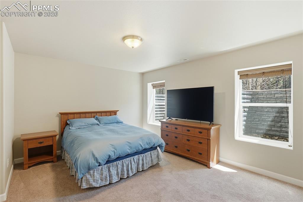 Image 36 of 45: Bedroom #4 w/walk in closet