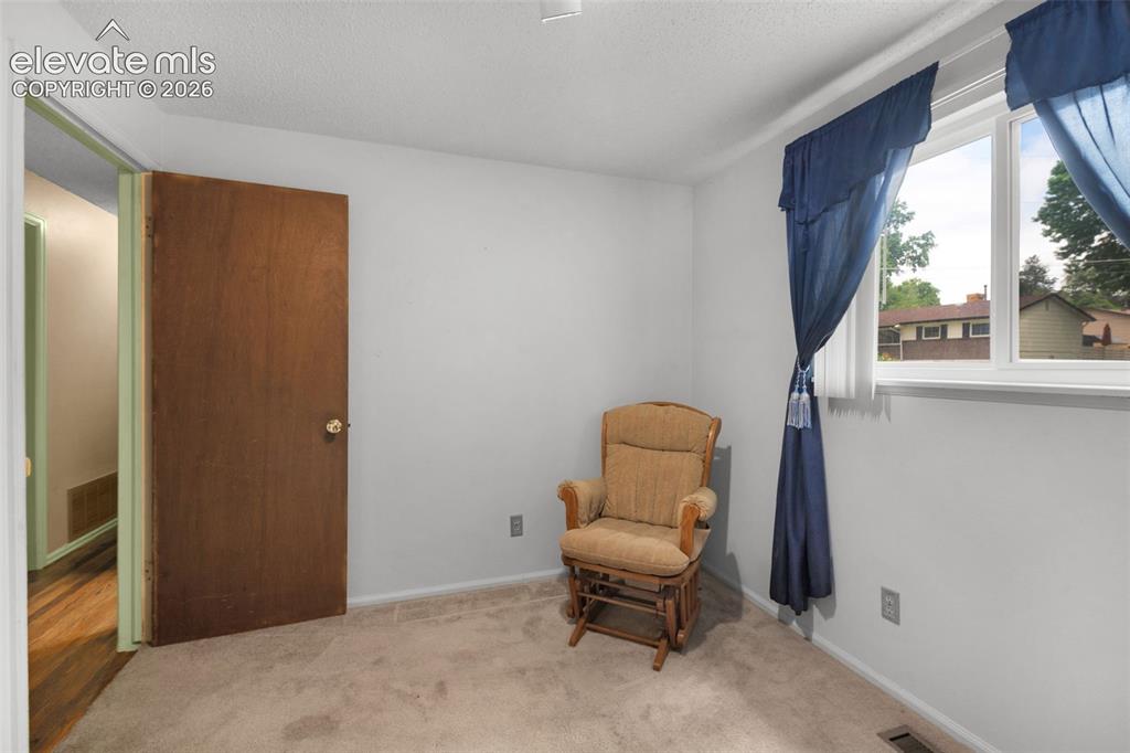Image 15 of 25: Bedroom