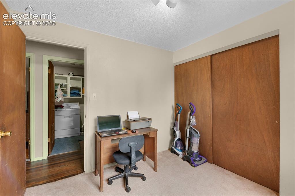 Image 18 of 25: Sitting Room
