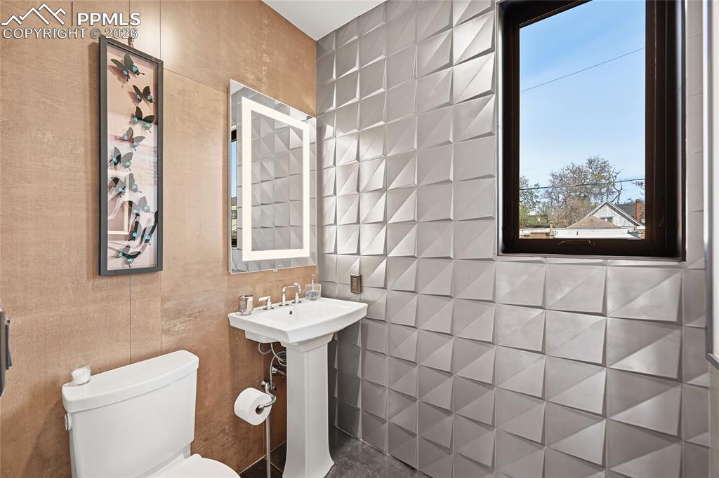 Image 10 of 50: Entry Level Private Bedrrom Suite