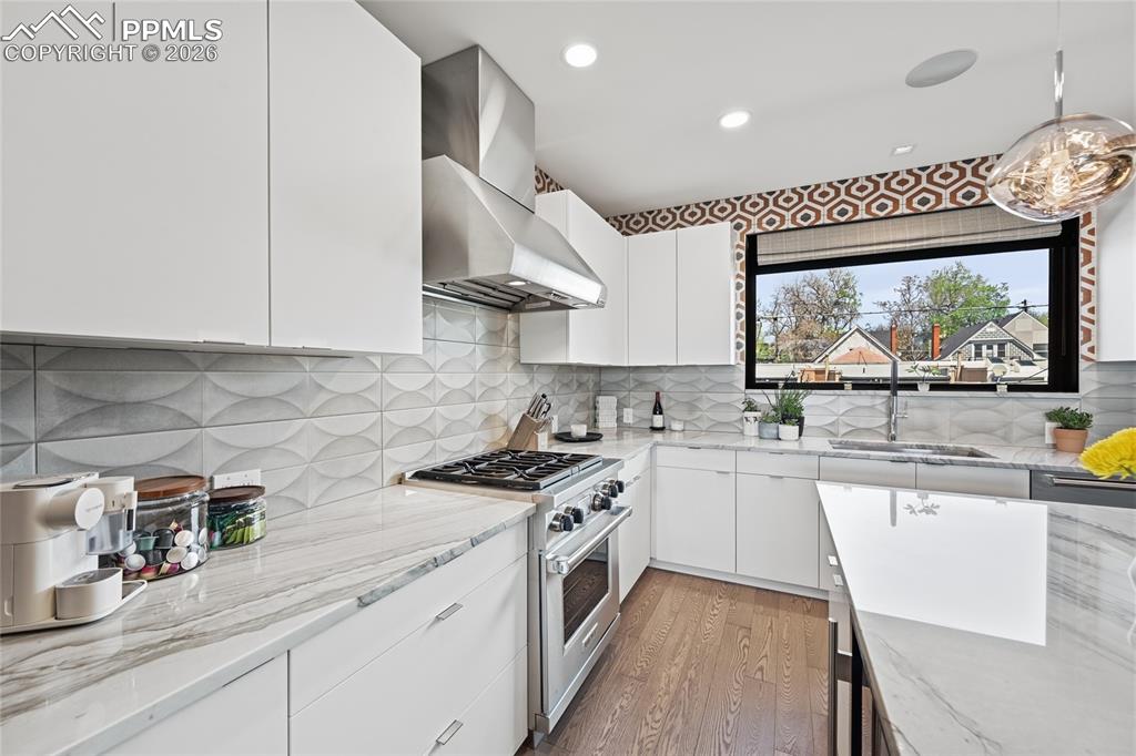 Image 12 of 50: Entry Level Laundry