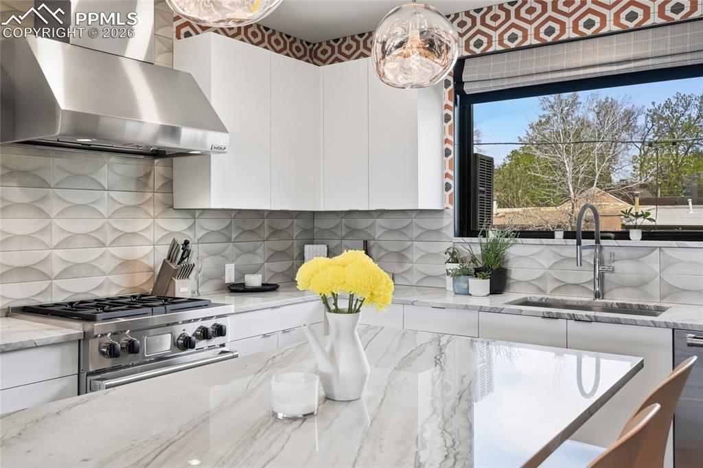 Image 15 of 50: Main Level 1/2 Bath