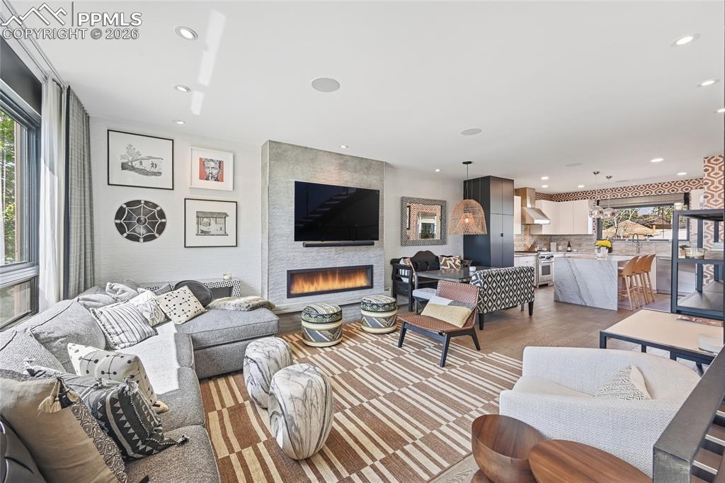 Image 20 of 50: Wolf Gas Range/Oven & Hood