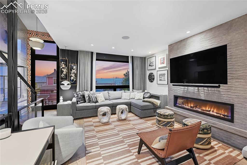 Image 22 of 50: Wine Refrigerator & Ice Maker