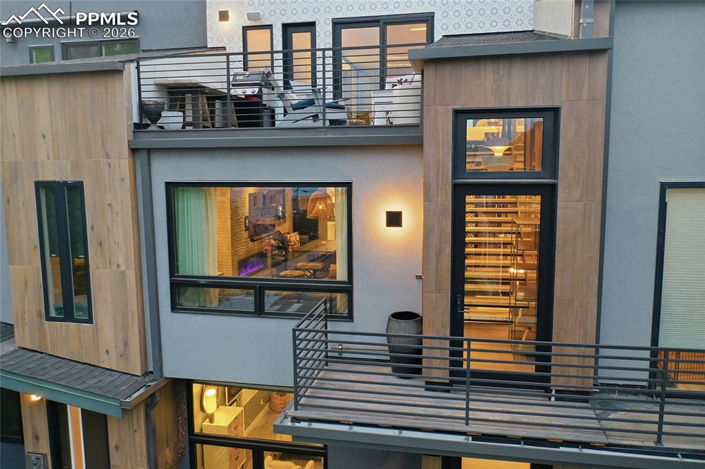 Image 23 of 50: Kitchen, Dining, Living