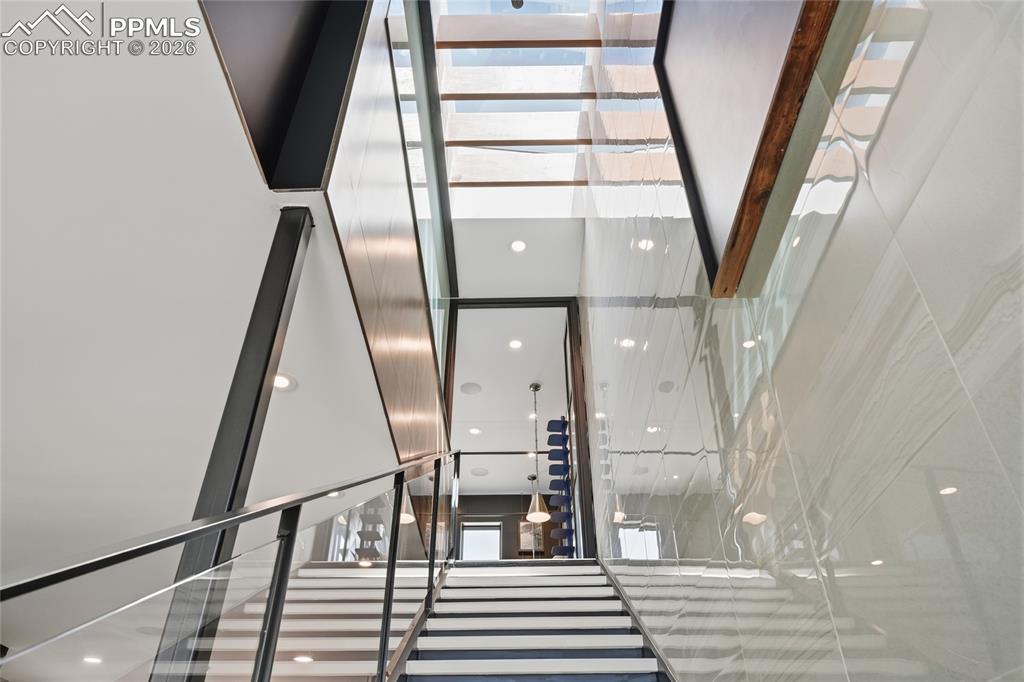 Image 24 of 50: Dining Area