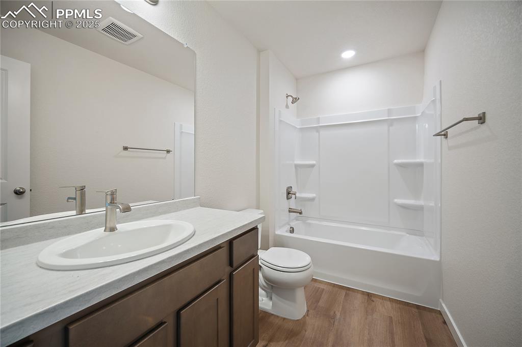 Image 12 of 21: Bathroom
