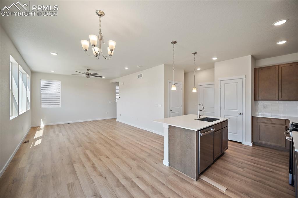 Image 15 of 21: Kitchen