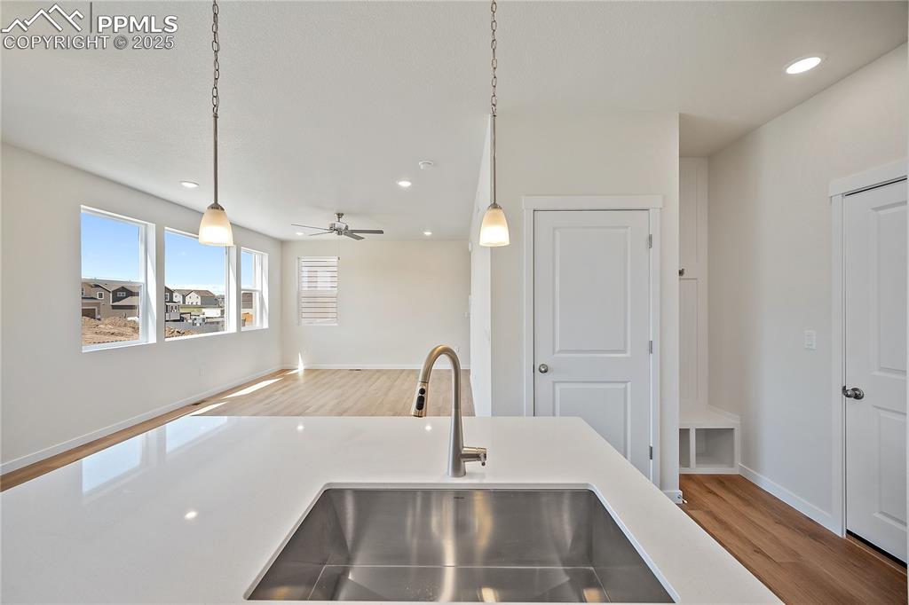 Image 17 of 21: Kitchen
