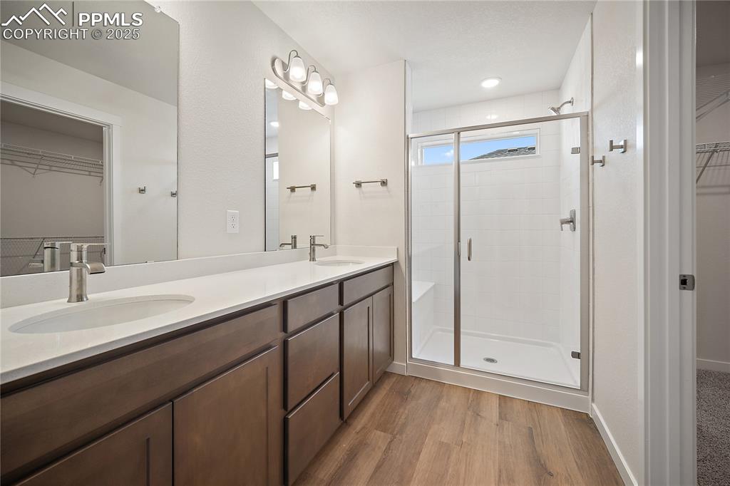 Image 6 of 21: Bathroom