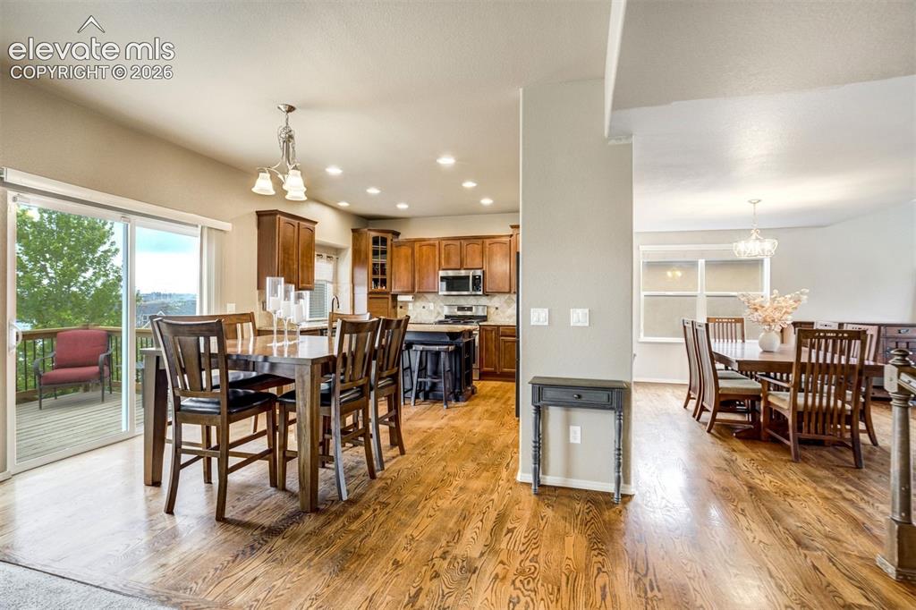 Image 15 of 50: Dining Area