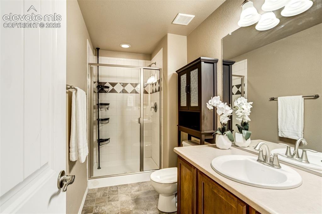 Image 41 of 50: Bathroom