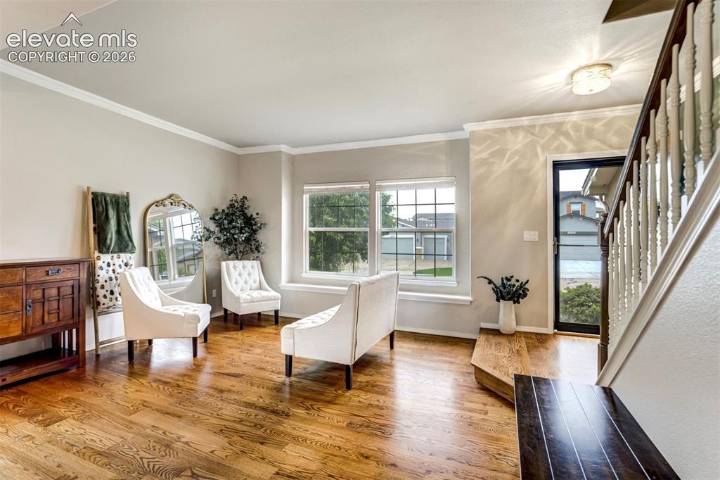 Image 8 of 50: Sitting Room