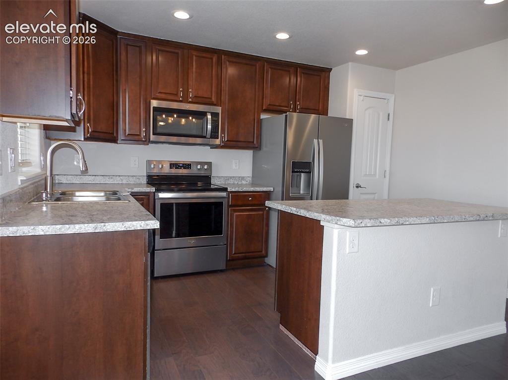 Image 4 of 22: Kitchen